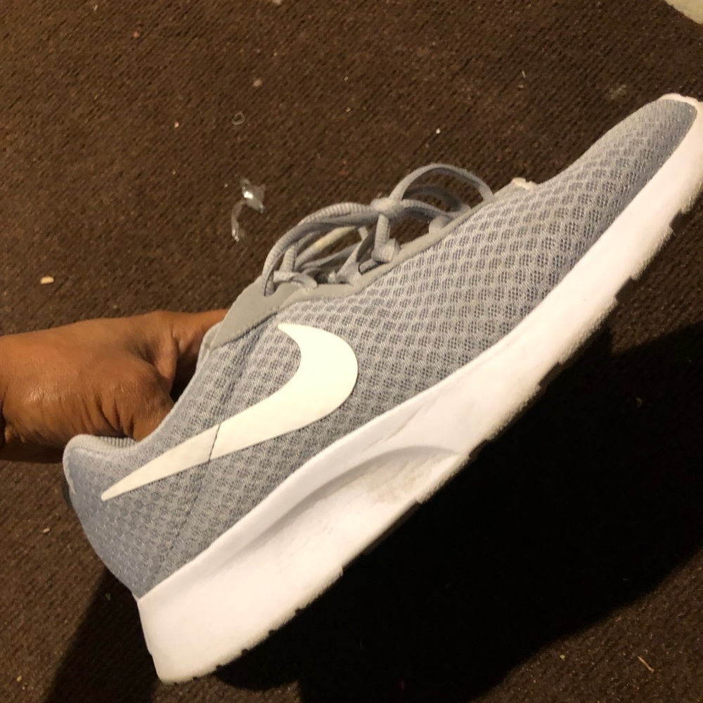 Grey Nike roshe